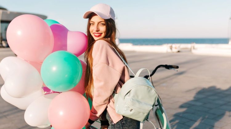 Prezent na 18 – wspólny rodzinny wyjazd do domków na wodzie! Jak ugościmy solenizanta?